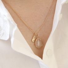 Load image into Gallery viewer, Signet "Plume" Pendant Necklace
