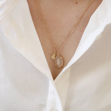 Load image into Gallery viewer, Signet "Plume" Pendant Necklace