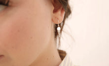 Load image into Gallery viewer, "Plume" signet Earrings