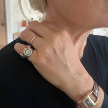 Load image into Gallery viewer, Sunshine ring signet